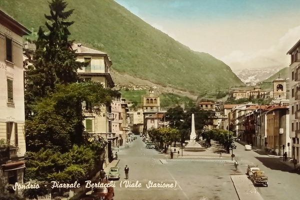 Cartolina - Sondrio - Piazzale Bertacchi ( Viale Stazione ) …