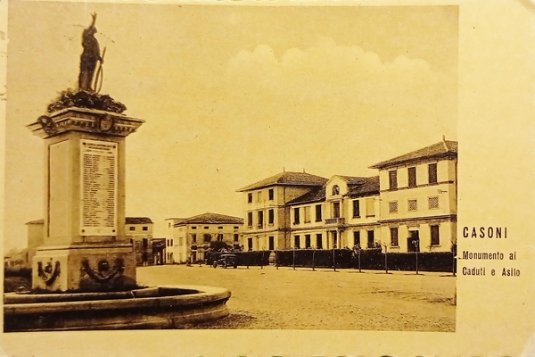 Cartolina - Casoni - Monumento ai Caduti e Asilo - …