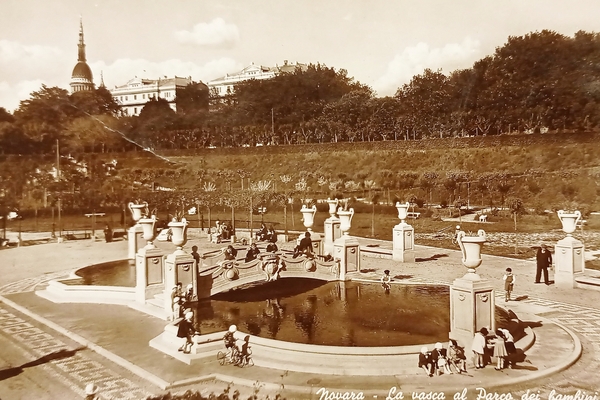 Cartolina - Novara - La Vasca al Parco dei Bambini …