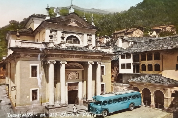 Cartolina - Traversella - Chiesa e Piazza - 1956