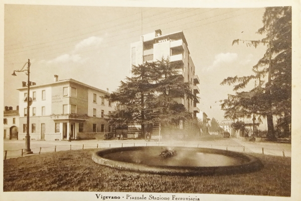 Cartolina - Vigevano - Piazzale Stazione Ferroviaria - 1950 ca.