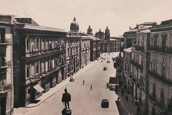 Cartolina - Caltanissetta - Corso Umberto - 1956