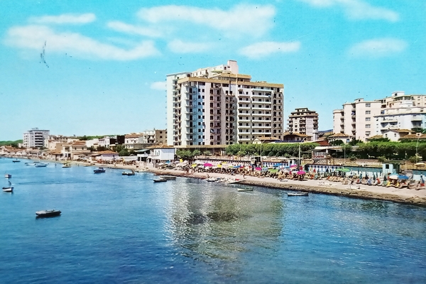 Cartolina - Follonica - Lungomare di Ponente - 1971
