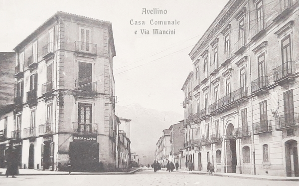 Cartolina Avellino - Casa Comunale e via Mancini - 1918