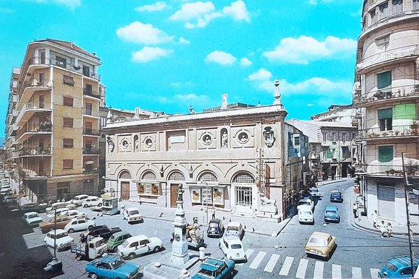 Cartolina Avellino - Piazza Re Di Bronzo - 1973