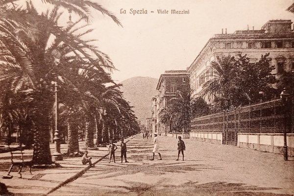 Cartolina - La Spezia - Viale Mazzini - 1922