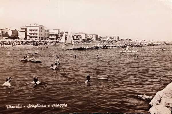 Cartolina - Viserba - Scogliera e spiaggia - 1961