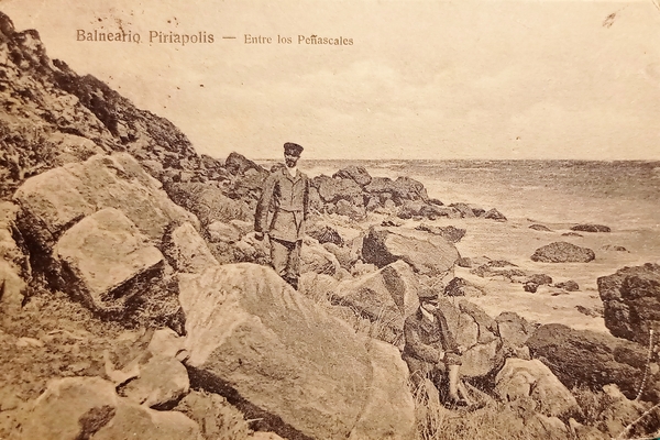 Cartolina - Uruguay - Balneario Piriapolis - Entre los Penascales …