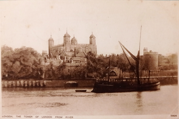 Cartolina - London - The Tower of London from river …