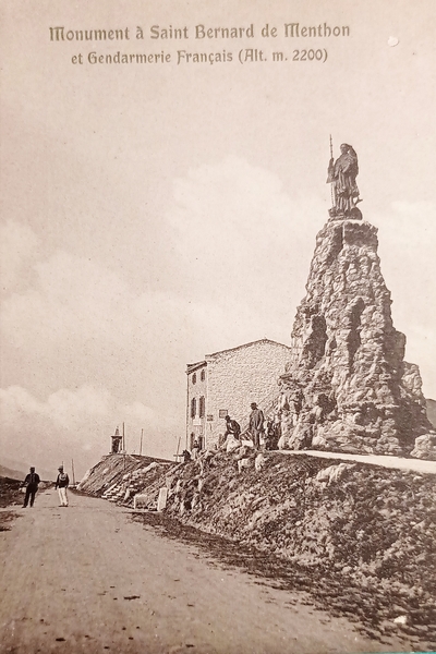 Cartolina - Monument à saint Bernard de menthon et gendarmerie …