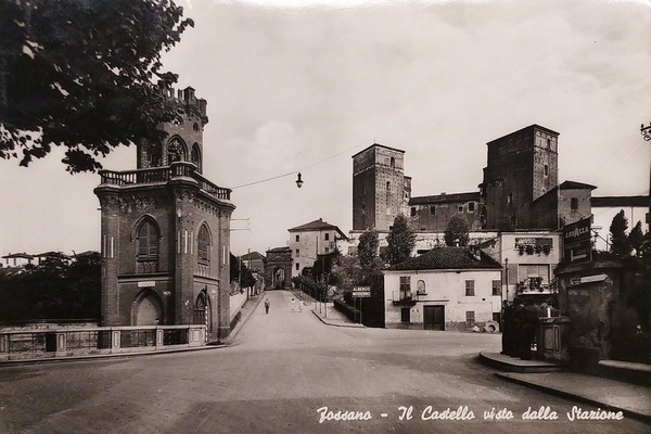 Cartolina - Fossano - Il Castello visto dalla Stazione - …