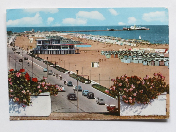 Cartolina Rimini - Il Lungomare e l'immensa spiaggia - 1965