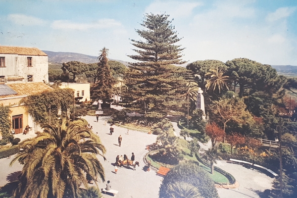 Cartolina - Catanzaro - Giardini Pubblici - 1970