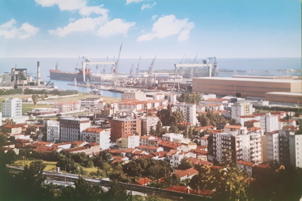 Cartolina - Monfalcone - Panorama e Cantieri - 1974