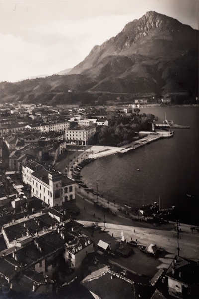 Cartolina - Lecco nel sorriso del suo bacino - 1956