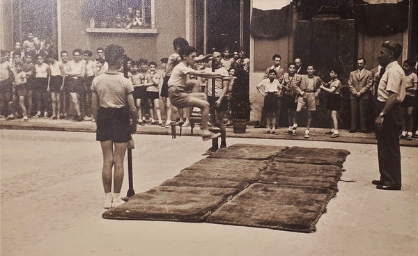 Cartolina - Saggio Ginnico - Scuola media - Milano -1950