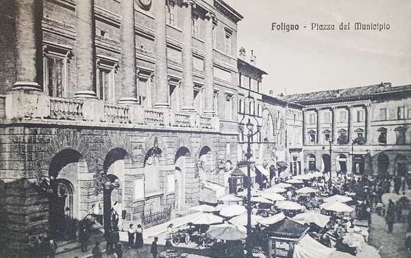 Cartolina - Foligno - Piazza del Municipio - 1910 ca.