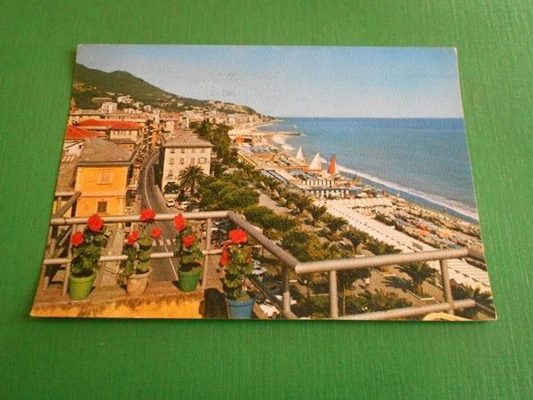 Cartolina Varazze - Panorama e spiaggia 1962.
