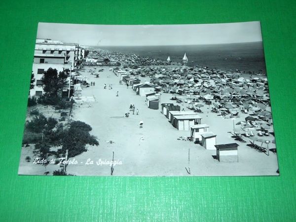 Cartolina Lido di Jesolo - La Spiaggia 1962.