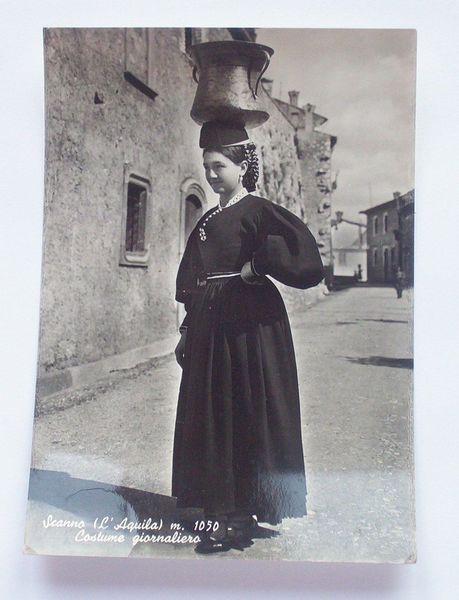 Cartolina costume giornaliero di Scanno L' Aquila 1960.