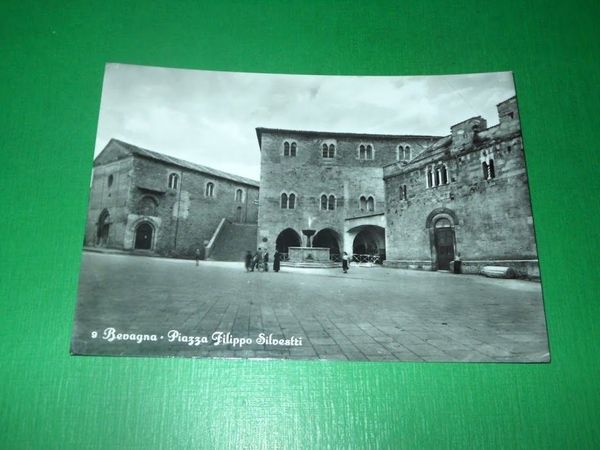 Cartolina Bevagna - Piazza Filippo Silvestri 1960 ca.