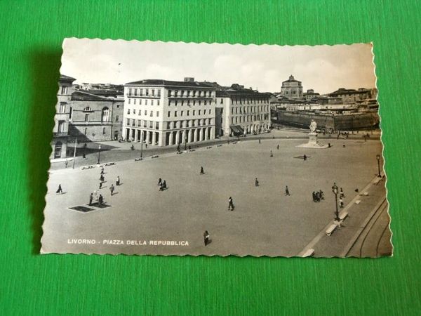 Cartolina Livorno - Piazza della Repubblica 1955