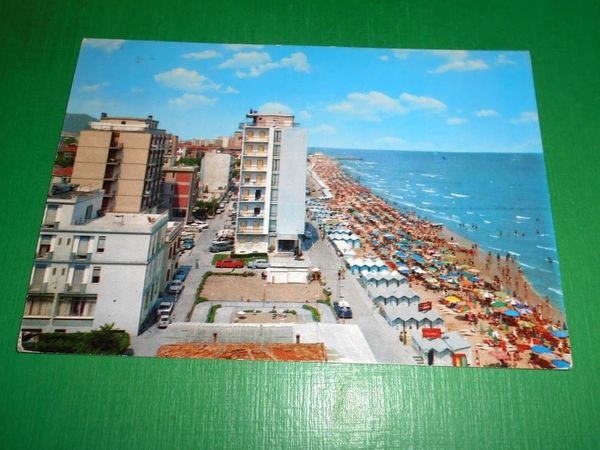 Cartolina Pesaro - Spiaggia di Levante 1968
