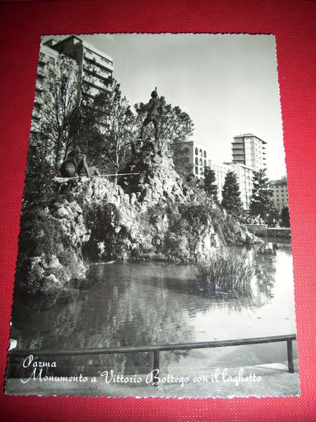 Cartolina Parma - Monumento a Vittorio Bottego 1959.