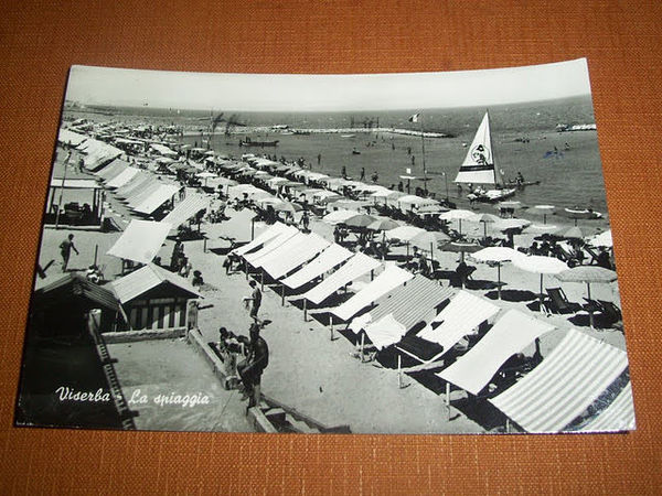 Cartolina Viserba ( Rimini ) - La spiaggia 1962.