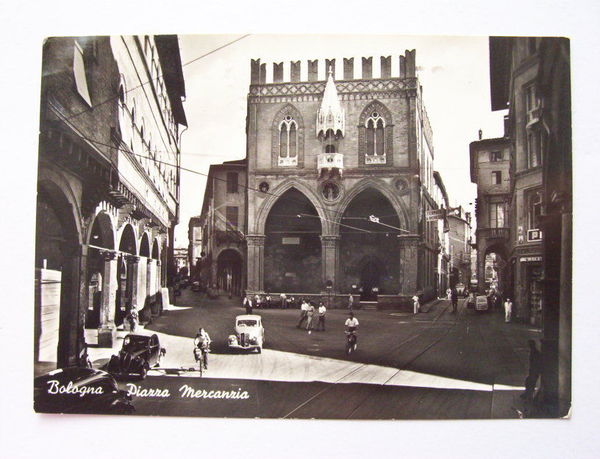Cartolina Bologna - Piazza Mercanzia 1957