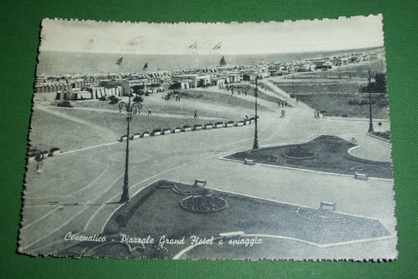 Cartolina Cesenatico - Piazzale Grand Hotel e Spiaggia 1957