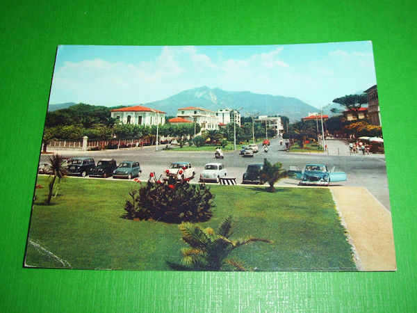 Cartolina Marina di Massa - Piazza F. Betti e monti …