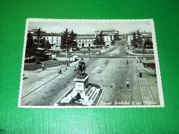 Cartolina Brescia - Piazza Garibaldi e via Milano 1955.