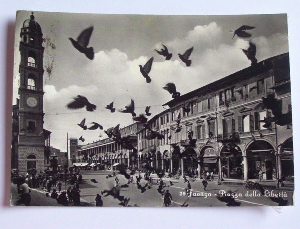 Cartolina Faenza - Piazza della Libertà 1957
