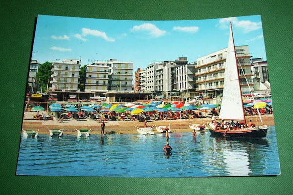 Cartolina Cattolica - Alberghi a mare 1968