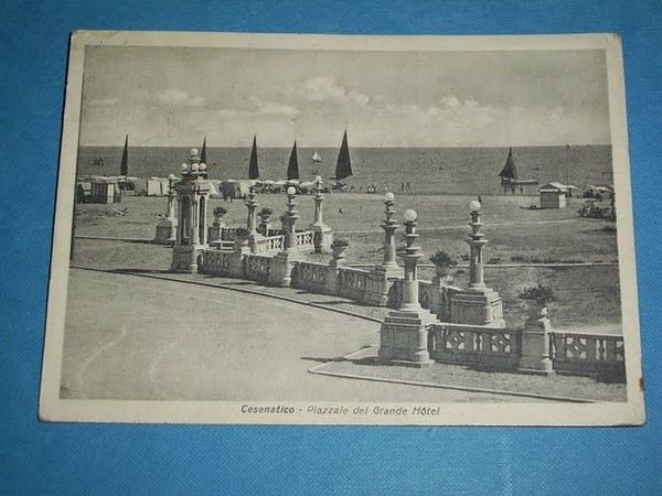 Cartolina Cesenatico - Piazzale del Grande Hotel 1940
