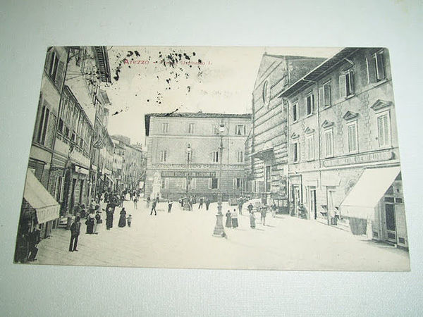 Cartolina Arezzo - Piazza Umberto I 1915