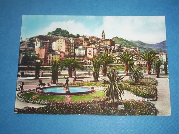 Cartolina Ventimiglia - Fontana e città vecchia 1958.