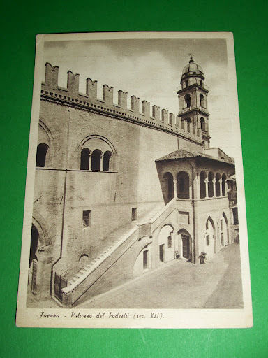 Cartolina Faenza - Palazzo del Podestà 1954.