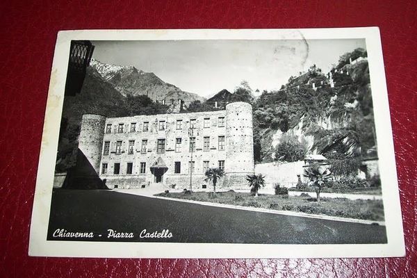 Cartolina Chiavenna - Piazza Castello 1940