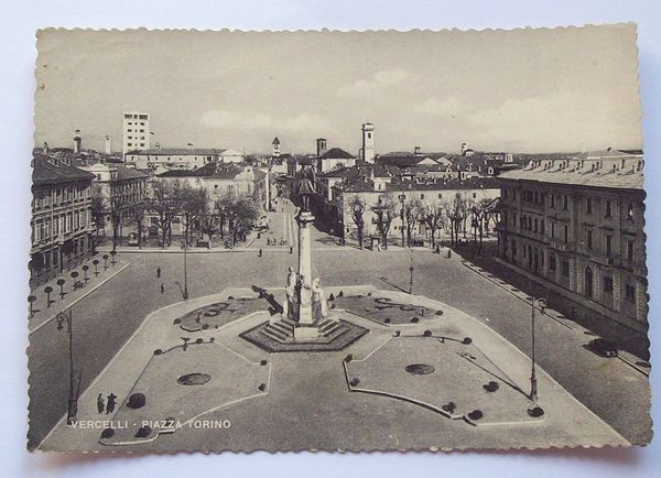 Cartolina Vercelli - Piazza Torino 1945 ca.