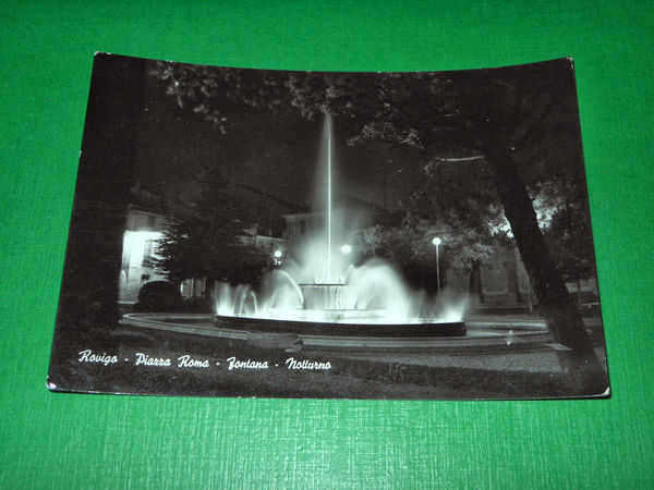 Cartolina Rovigo - Piazza Roma - Fontana ( notturno ) …