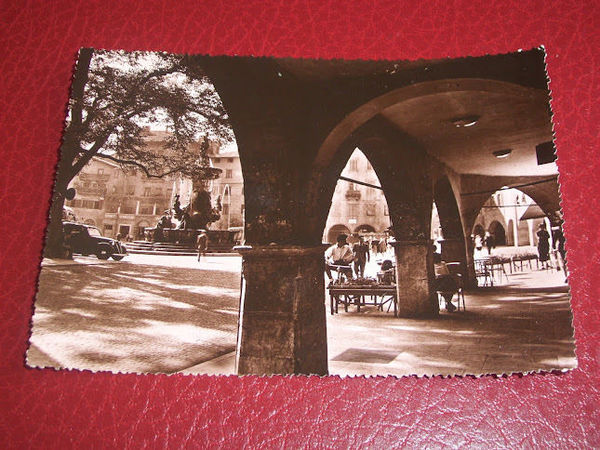 Cartolina Trento - Piazza Cesare Battisti - Portici 1957