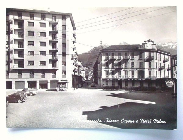 Cartolina Domodossola Piazza Cavour e Hotel Milan 1962
