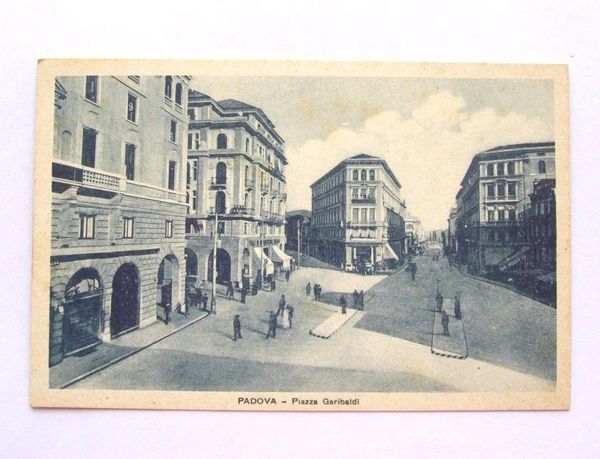 Cartolina Padova - Piazza Garibaldi 1930 ca