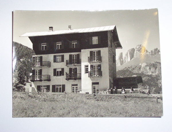 Cartolina Alba di Canazei - Albergo Vittoria 1950 ca