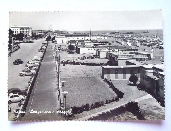 Cartolina Cervia - Lungomare e spiaggia 1961