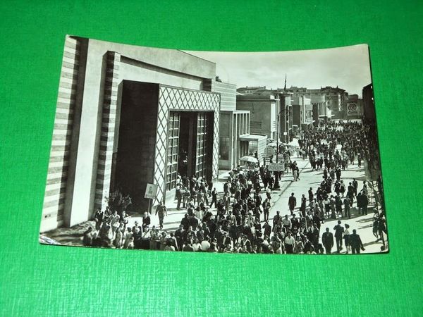 Cartolina Fiera di Milano - Viale del Commercio 1948