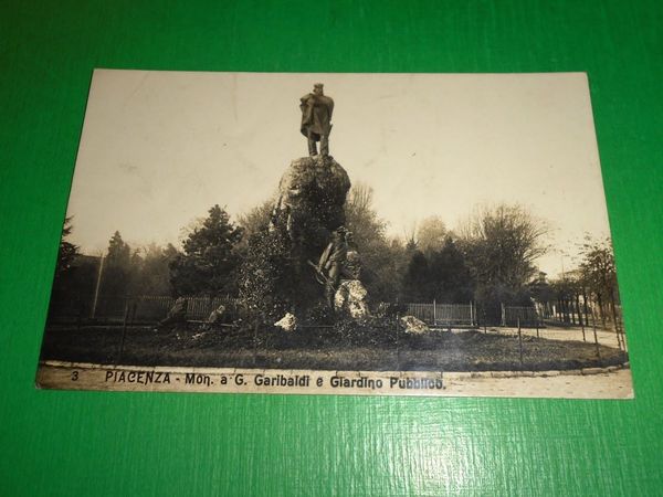 Cartolina Piacenza - Monumento a G. Garibaldi e Giardino Pubblico …