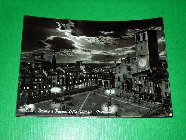 Cartolina Lodi - Duomo e Piazza della Vittoria ( notturno …